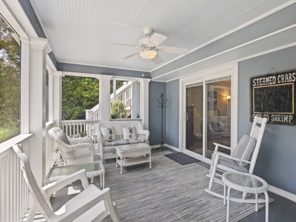 Classic Isle of Palms Bungalow 2 blocks to the beach with private pool